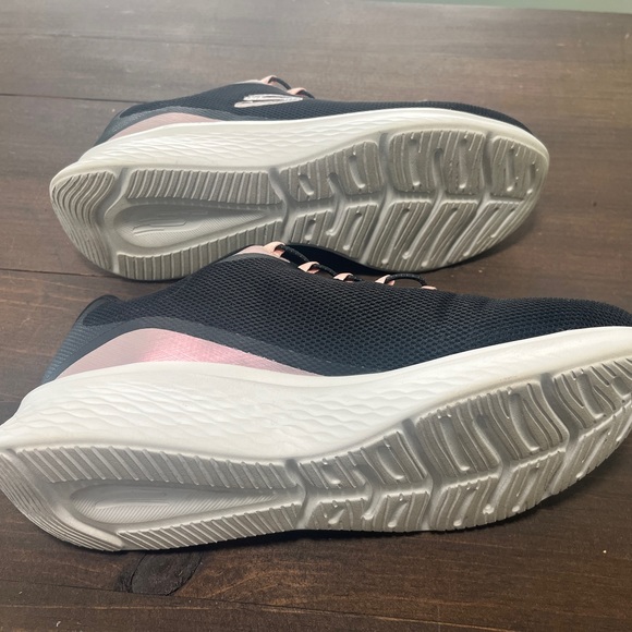 Sketchers Size 9.5 - Picture 7 of 11